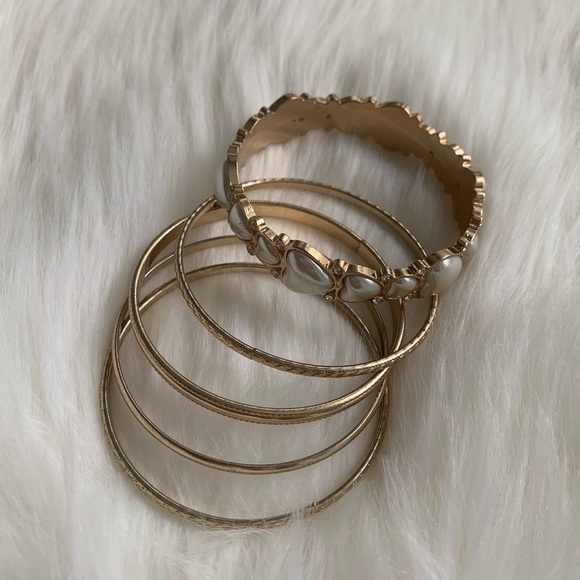 Gold bracelet stack - Picture 2 of 4